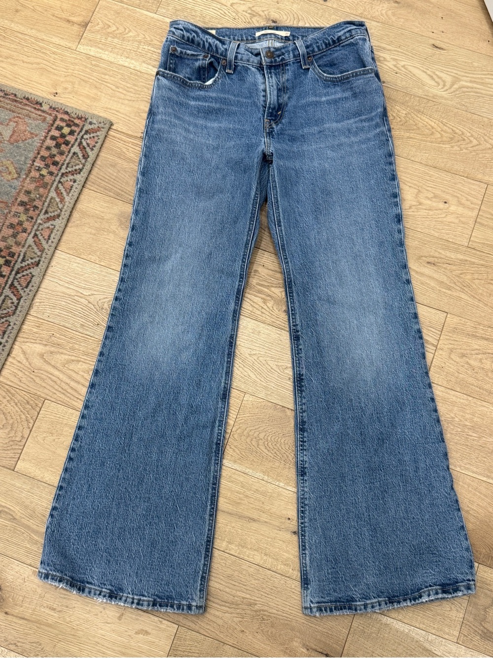 Levi’s Premium Middy Flare size 27